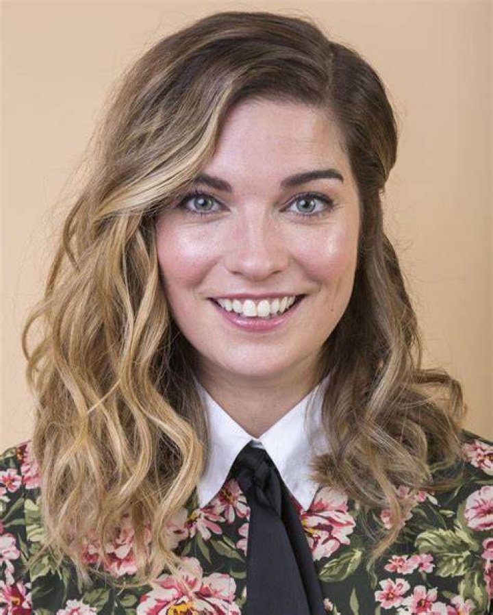Annie Murphy Updates on Instagram &ldquo;***season 6 spoilers*** &ldquo;I&rsquo;d like