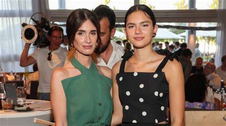 Ava Salazar, hija de Paz Vega, debuta como modelo a los 10 años Divinity
