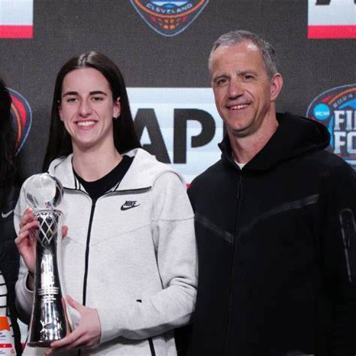 Caitlin Clark’s parents are her biggest supporters. All about Brent and