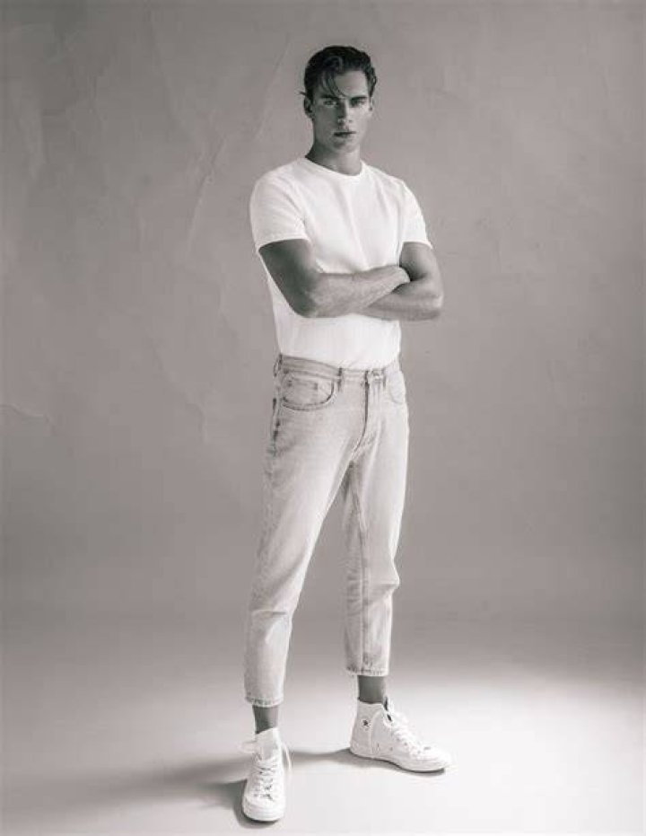 DANIEL SCHR&Ouml;DER model represented by M MANAGEMENT