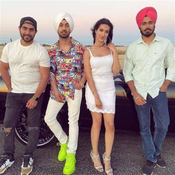 Diljit Dosanjh Height, Age, Wife, Girlfriend, Family, Biography & More