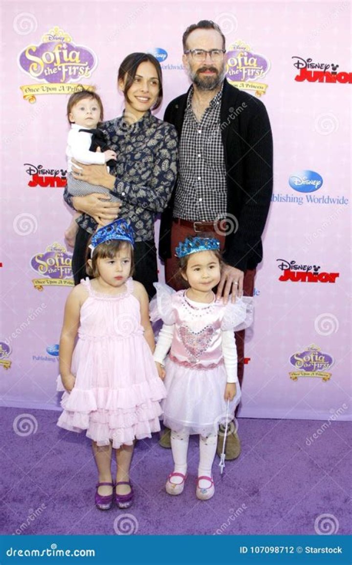 Jason Lee and family at the World Premiere of Disney's THE MUPPETS