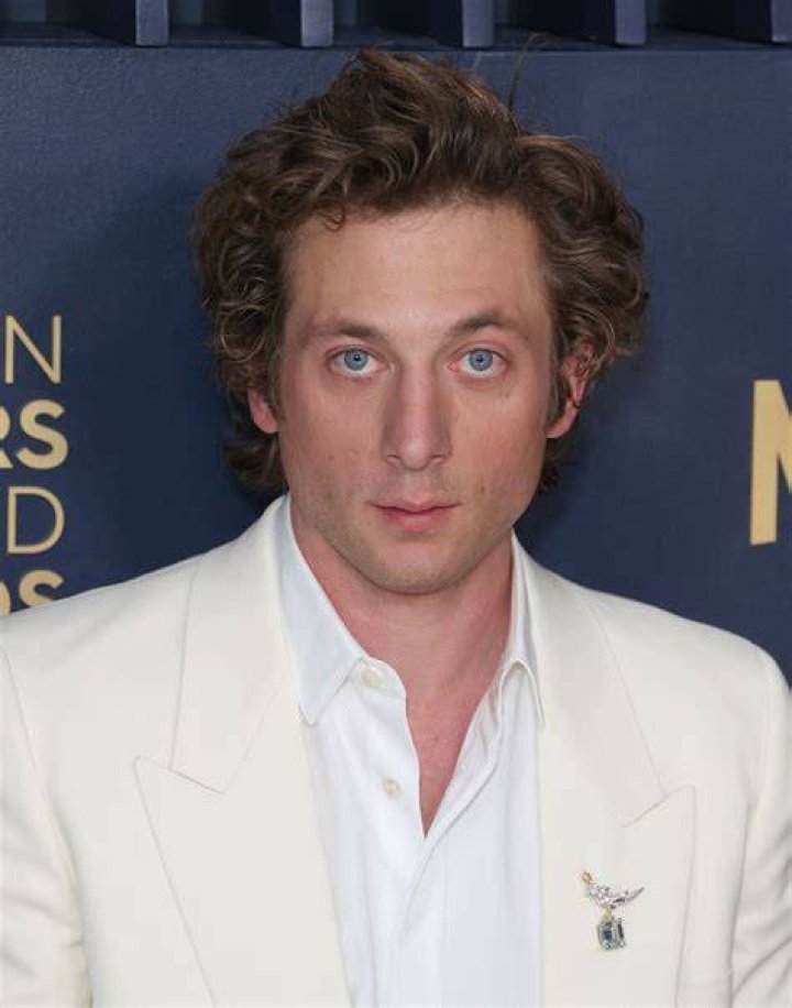 Jeremy Allen White's estranged wife details single mom life