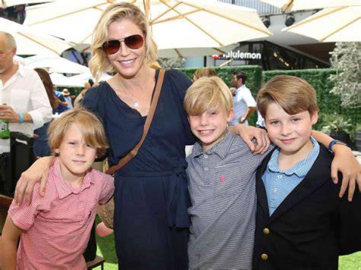 Julie Bowen Julie bowen, Family women, Celebrities female