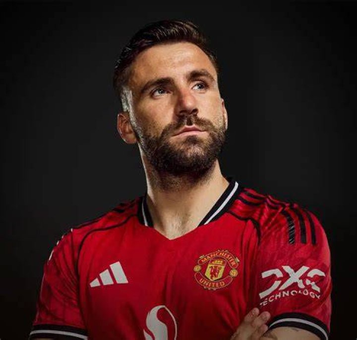 Luke Shaw épouse 'Anouska Santos'