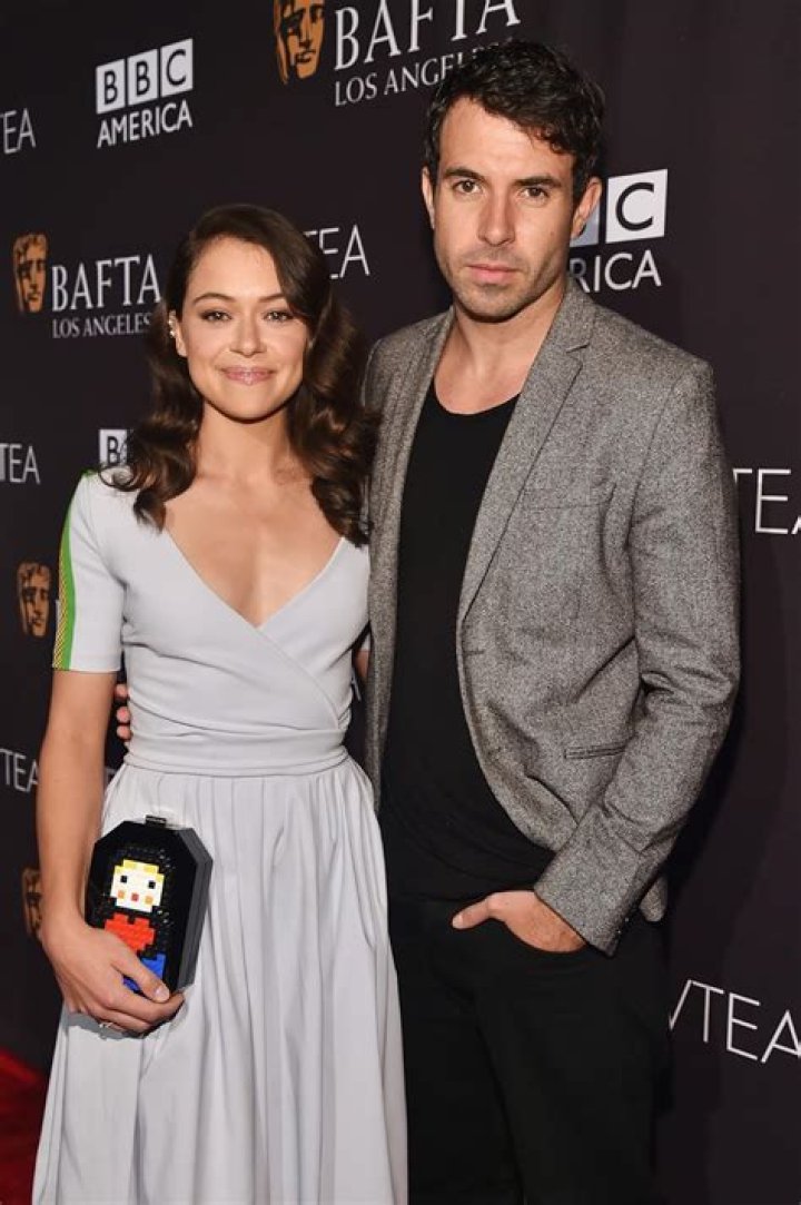 Tatiana Maslany & Tom Cullen from 2016 Emmys Red Carpet Couples The