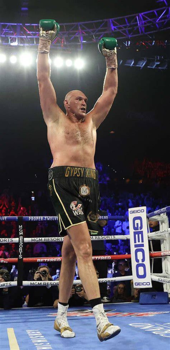 Tyson Fury's wife Paris pregnant as couple set to sixth child